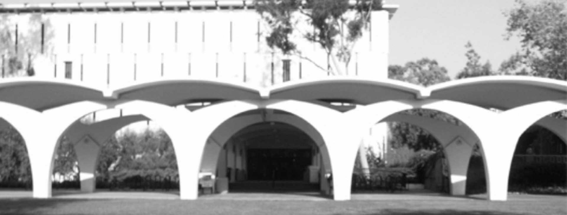 UCR Rivera图书馆拱门